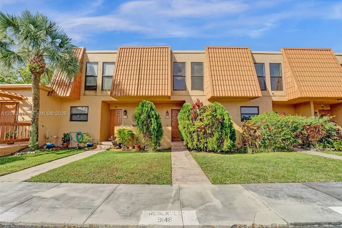 9148 Limetree Ln #181, Pembroke Pines: photo 1 of 26