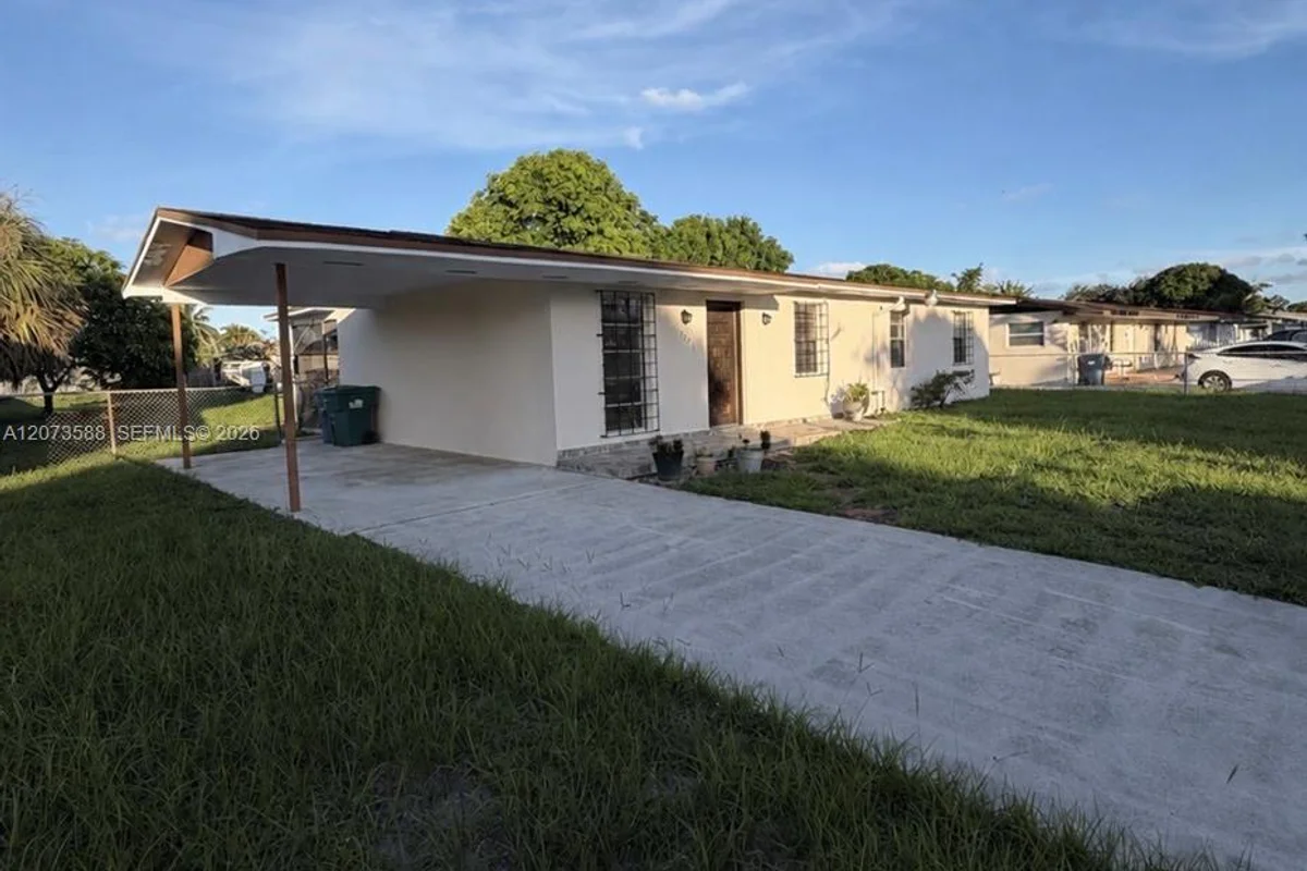 19211 NW 52nd Ave, Miami Gardens: photo 1 of 6