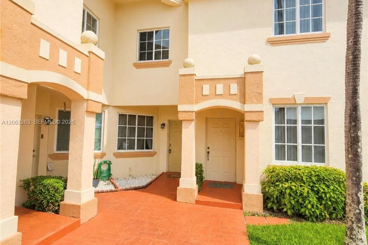 8356 NW 10th St #6D, Miami: photo 1 of 13