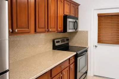 10663 NW 45th St, Coral Springs: photo 1 of 24