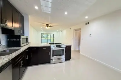 6095 N Sabal Palm Blvd #103, Tamarac: photo 1 of 47