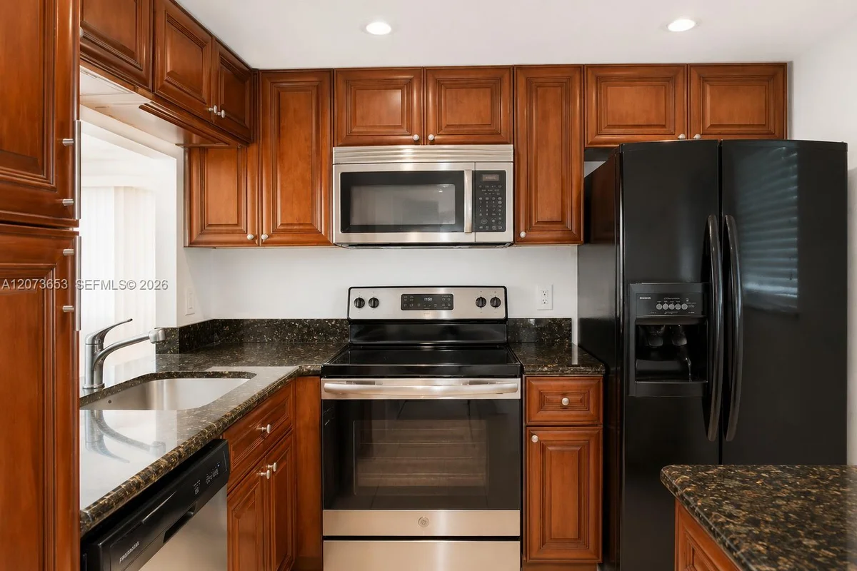 9230 Lagoon Pl #411, Davie: photo 1 of 15