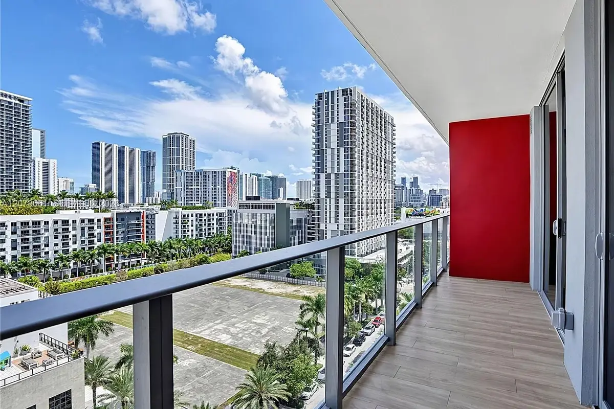 90 NE 32nd St #1104, Miami: photo 1 of 96