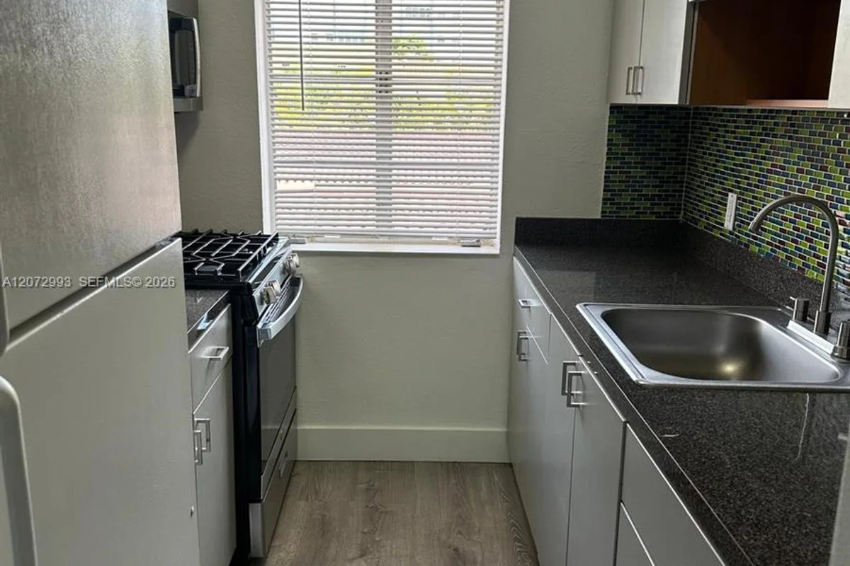 6805 Abbott Ave #8, Miami Beach: photo 1 of 6