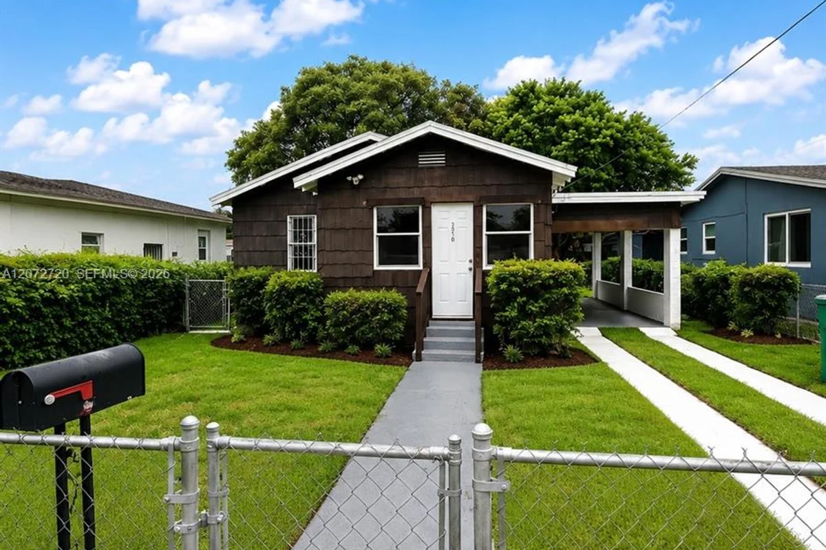 2978 NW 52nd St, Miami: photo 1 of 6