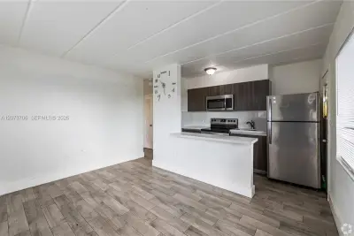 734 NW 80th St #2, Miami: photo 1 of 9