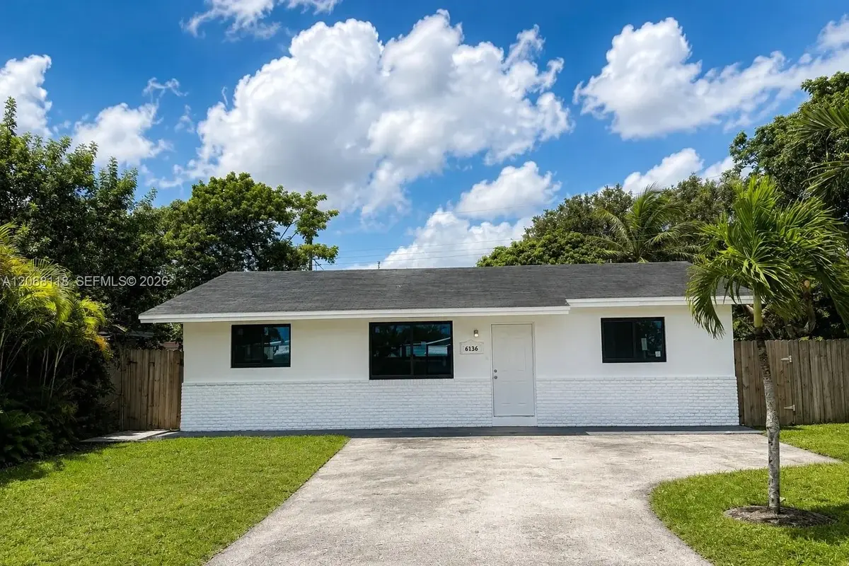 6136 SW 20th St, Miramar: photo 1 of 13