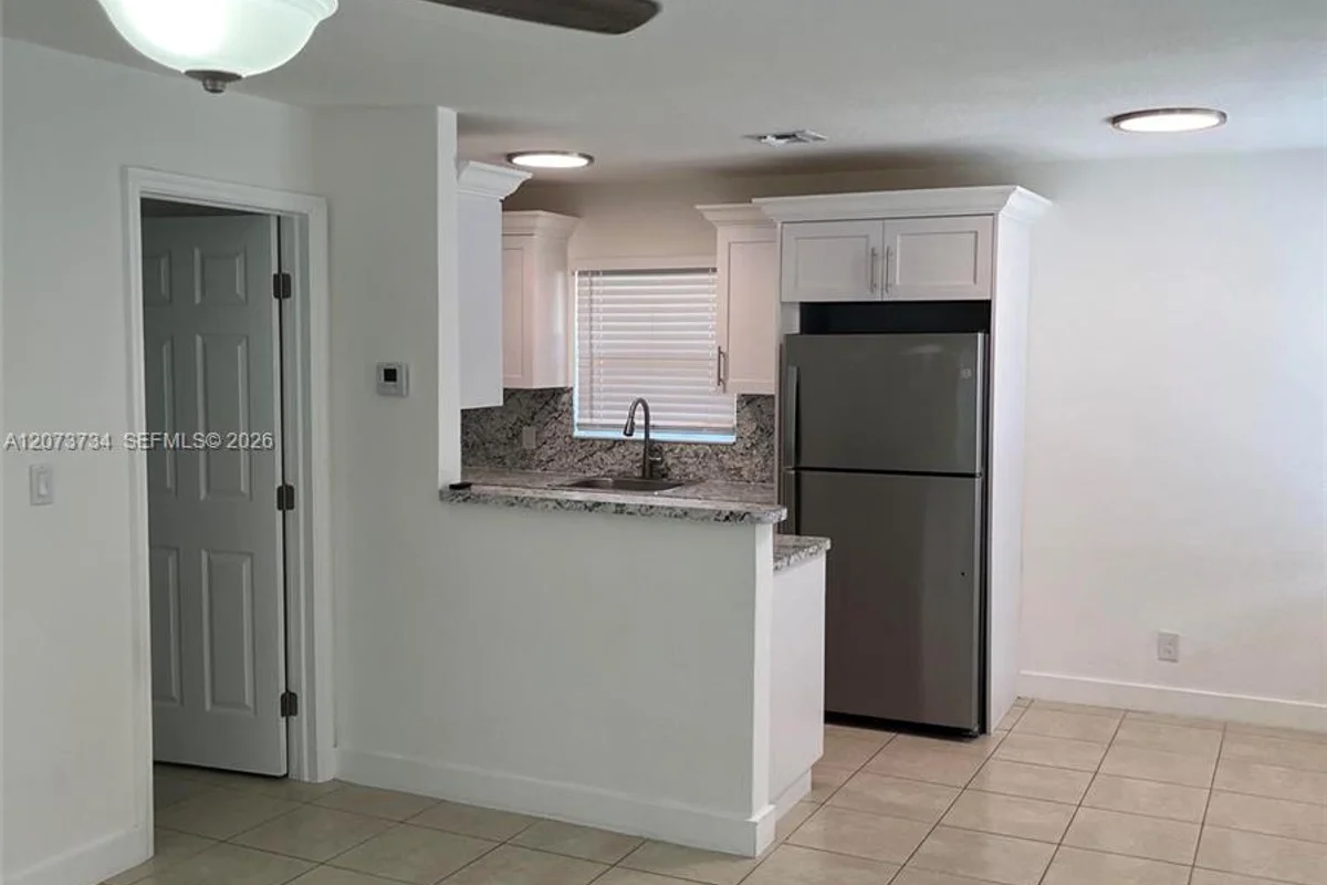 330 NE 7th St, Pompano Beach: photo 1 of 4