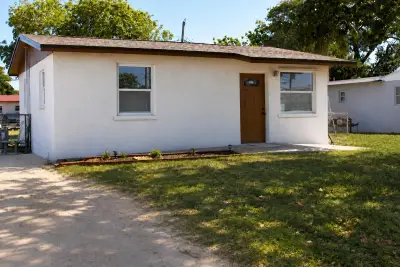 2304 NW 15th Ct, Fort Lauderdale: photo 1 of 35