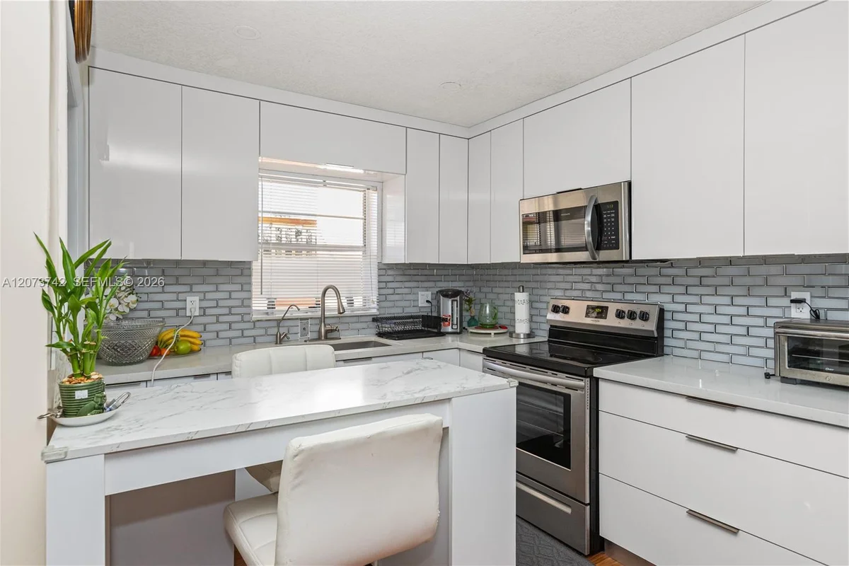 5300 Washington St #E209, Hollywood: photo 1 of 45