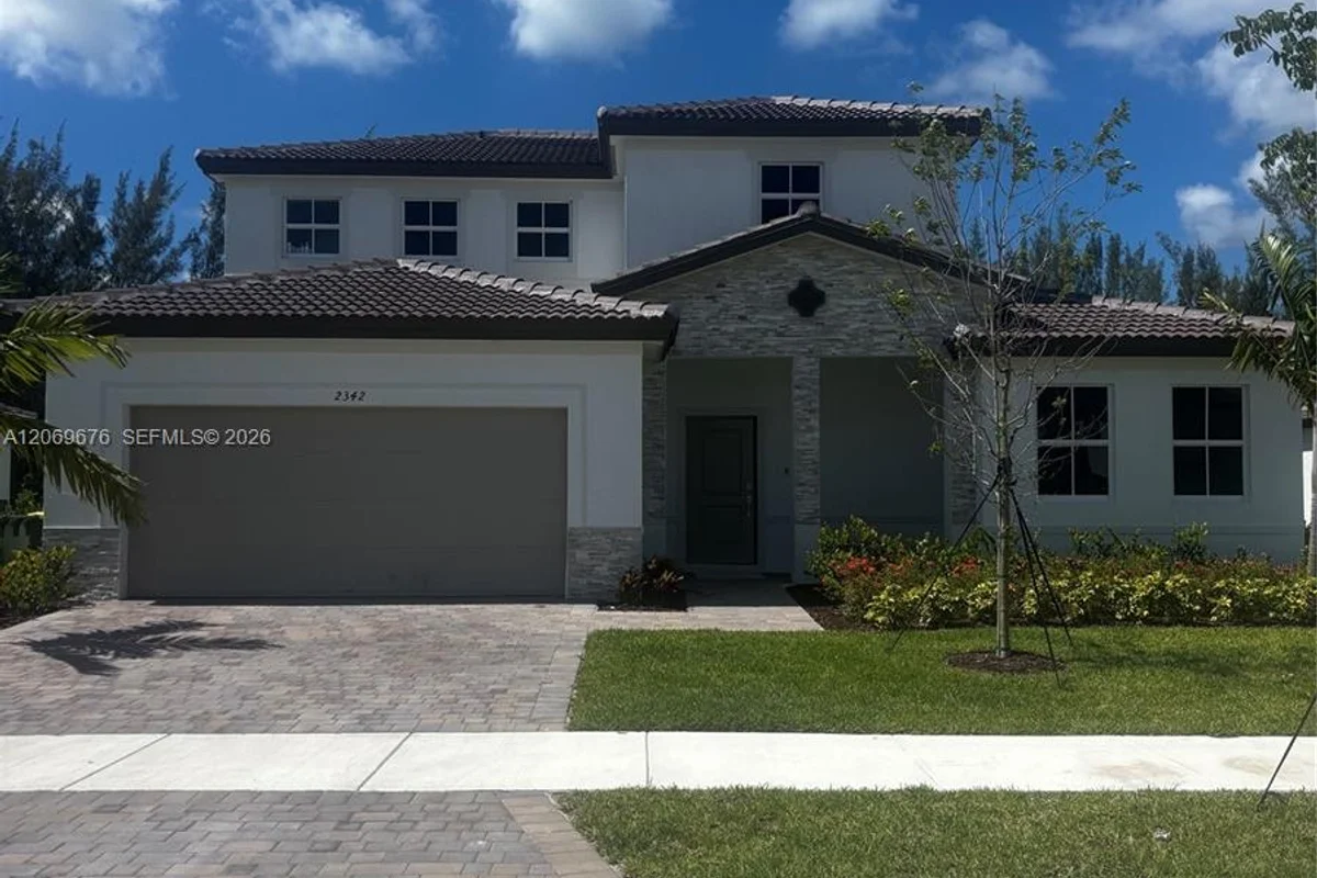 2342 SE 30th St, Homestead: photo 1 of 14
