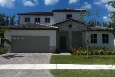 2342 SE 30th St, Homestead: photo 1 of 14