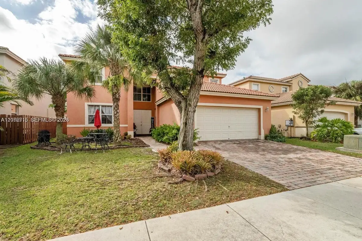 1606 SE 16th St, Homestead: photo 1 of 8