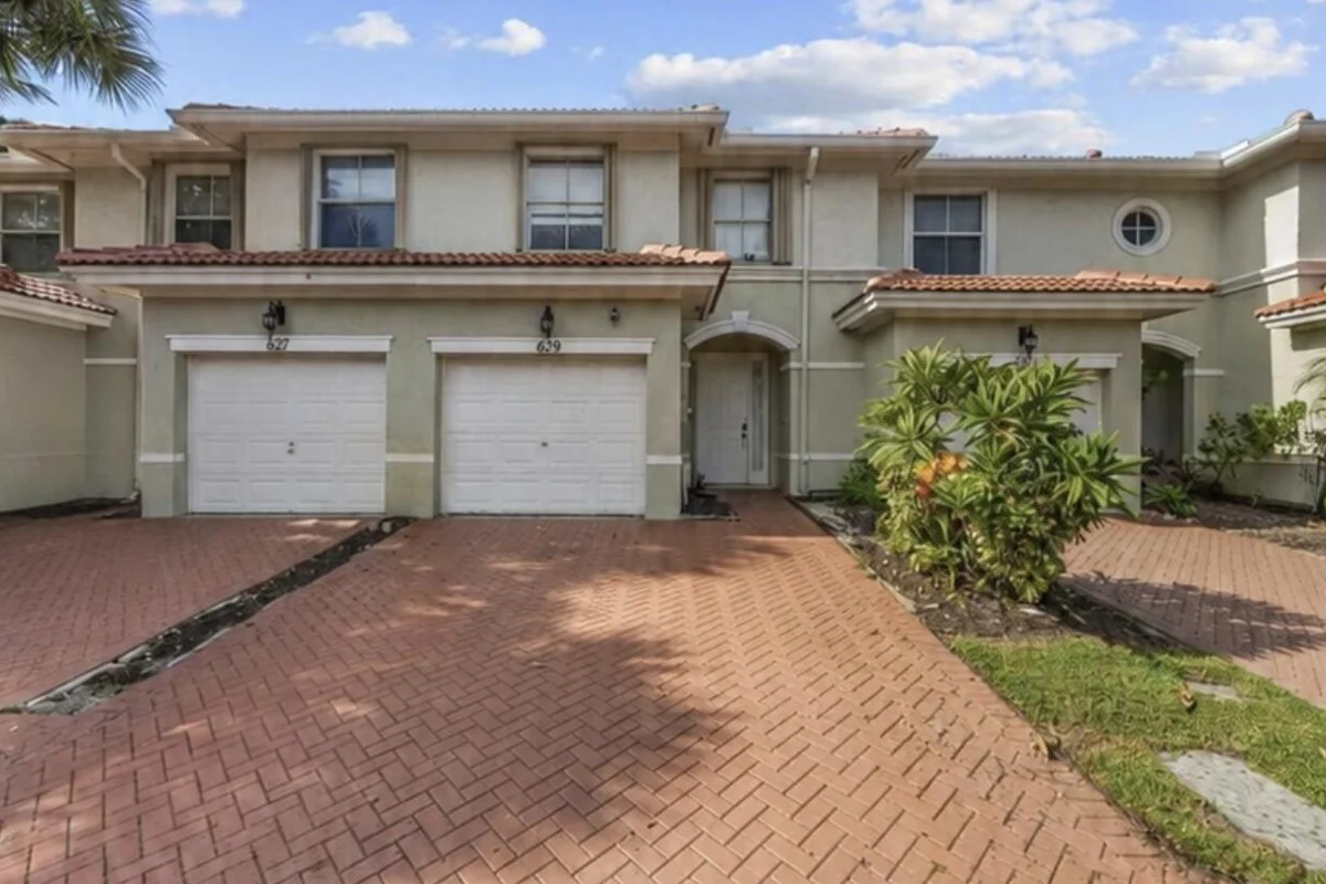 6119 Seminole Gardens Cir, Riviera Beach: photo 1 of 28