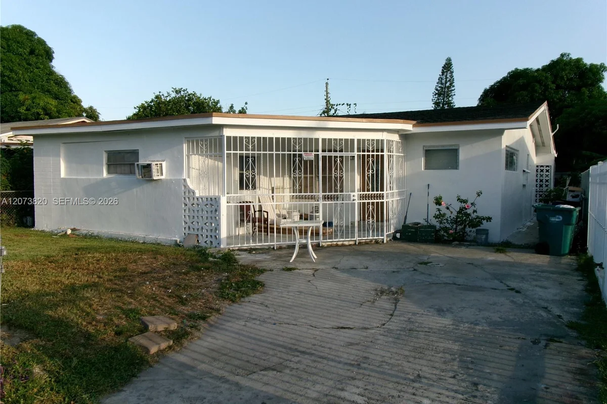 864 NW 116th St, Miami: photo 1 of 21
