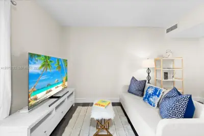 435 21st St #111, Miami Beach: photo 1 of 33