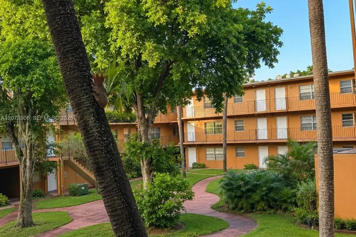 1330 W 54th St #214C, Hialeah: photo 1 of 9