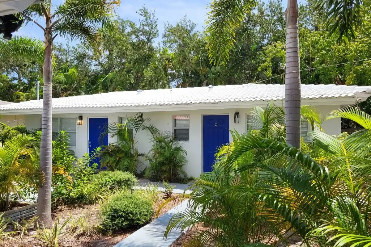 1028 NE 10th Ave #1-4, Fort Lauderdale: photo 1 of 8