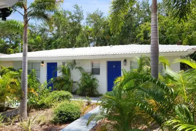 1028 NE 10th Ave #1-4, Fort Lauderdale: photo 1 of 8