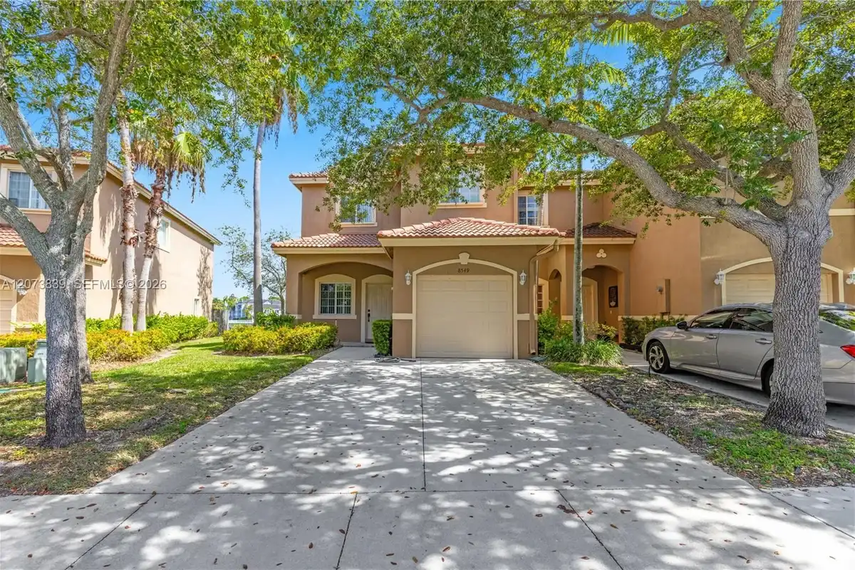 8549 SW 214th Ln, Cutler Bay: photo 1 of 30