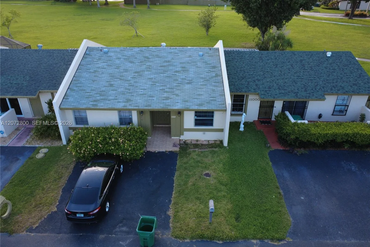 11002 SW 122nd Pl, Miami: photo 1 of 11
