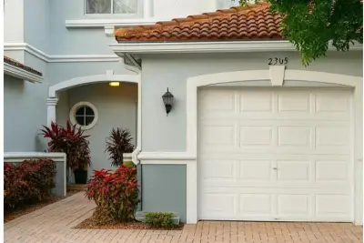 2303 Center Stone Ln, Riviera Beach: photo 1 of 11