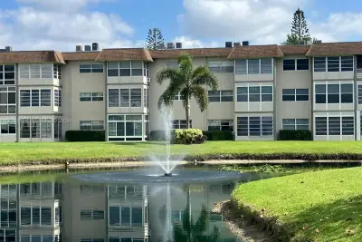 4800 NW 35th St #607, Lauderdale Lakes: photo 1 of 27