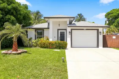 901 S M St, Lake Worth Beach: photo 1 of 44