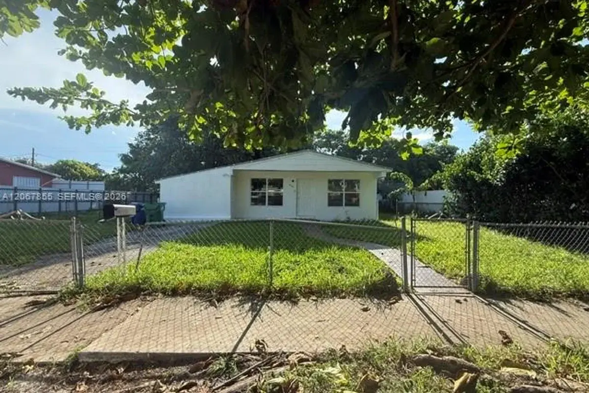 20535 NW 24th Ave, Miami Gardens: photo 1 of 17
