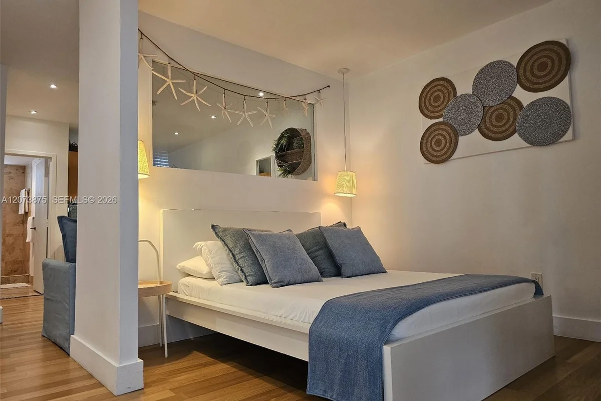 751 Collins Ave #1, Miami Beach: photo 1 of 24