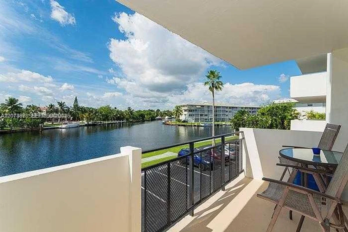 401 Golden Isles Dr #211, Hallandale Beach: photo 1 of 14