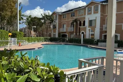 7080 NW 177th St #201-13, Hialeah: photo 1 of 20