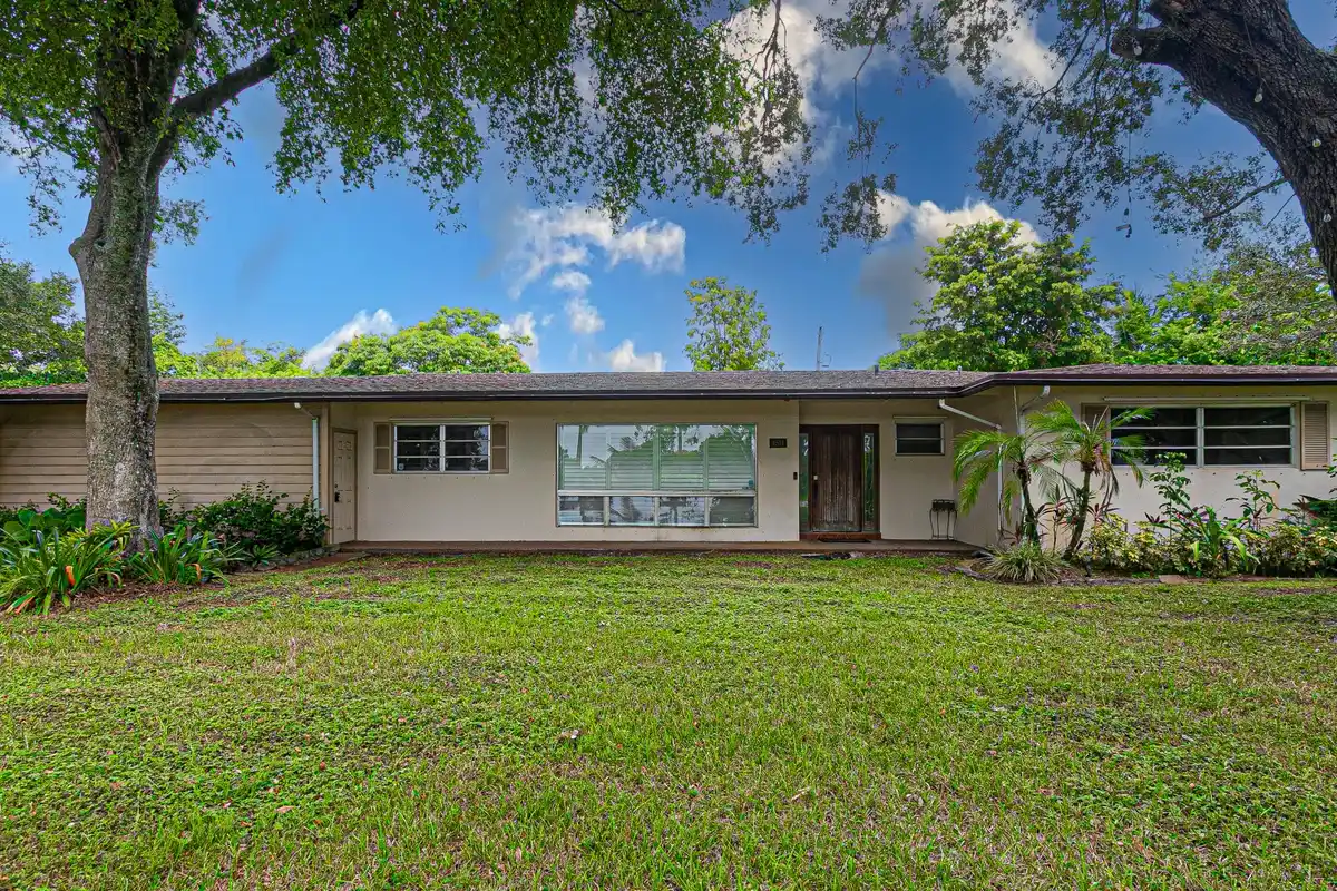 4511 E Country Club Cir, Plantation: photo 1 of 62