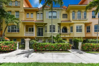 2570 Gardens Pkwy, Palm Beach Gardens: photo 1 of 35