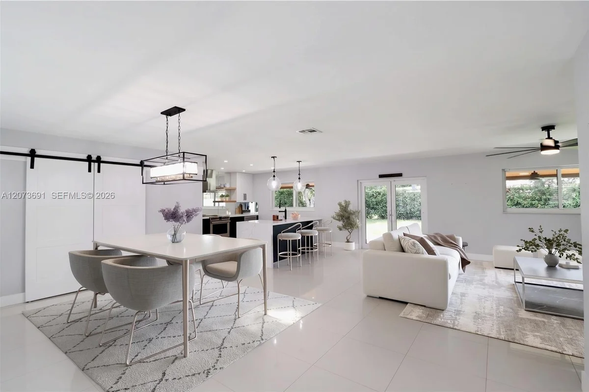 8123 SW 95th Ct, Miami: photo 1 of 24
