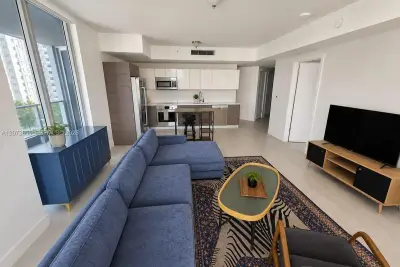 1010 SW 2nd Ave #1409, Miami: photo 1 of 10