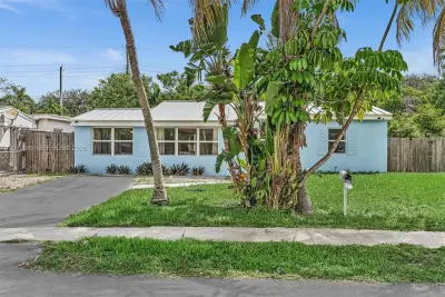 18381 NE 21st Pl, North Miami Beach: photo 1 of 44