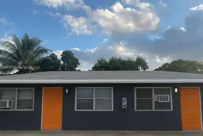 2865 NW 22nd Ave #1, Miami: photo 1 of 6