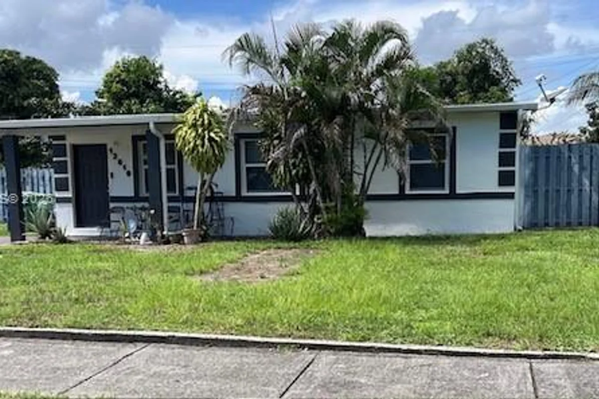 12610 NW 23rd Ave, Miami: photo 1 of 14