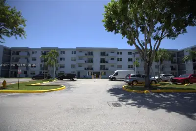 1221 SW 122nd Ave #403, Miami: photo 1 of 26