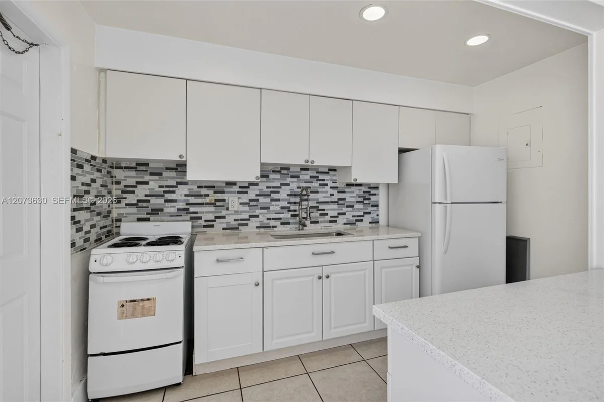 2115 N 17th Ct #3, Hollywood: photo 1 of 19