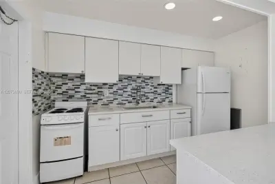 2115 N 17th Ct #3, Hollywood: photo 1 of 19