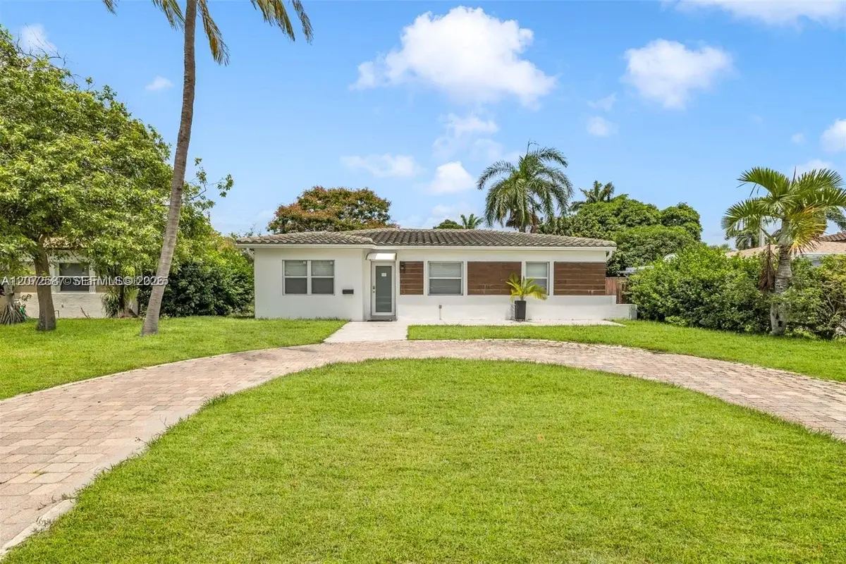 1413 Funston, Hollywood: photo 1 of 25
