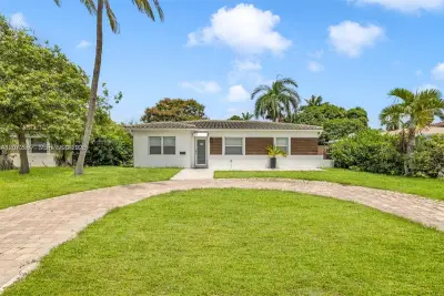 1413 Funston, Hollywood: photo 1 of 25