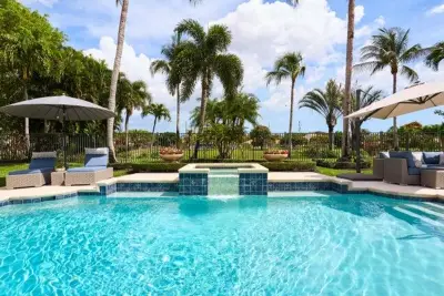 3700 Embassy Dr, West Palm Beach: photo 1 of 40