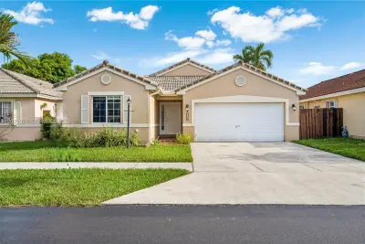 15840 SW 85th St, Miami: photo 1 of 28