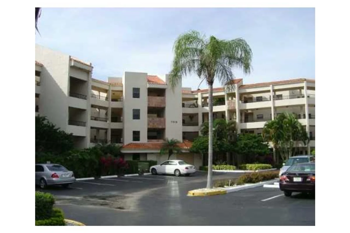 7472 La Paz Blvd #309, Boca Raton: photo 1 of 19