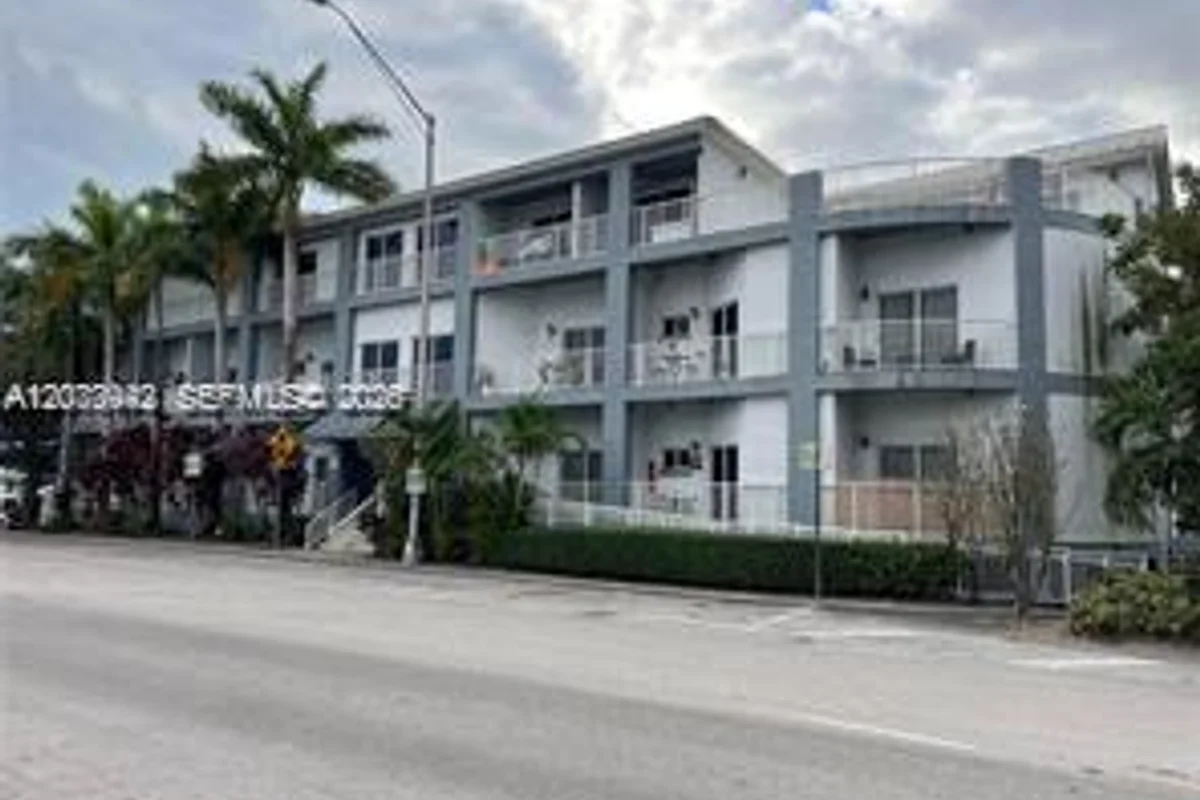 2734 Bird Ave #114, Miami: photo 1 of 13