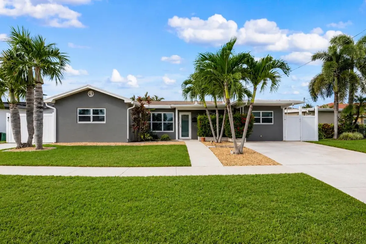935 Nautilus Isle, Dania Beach: photo 1 of 31