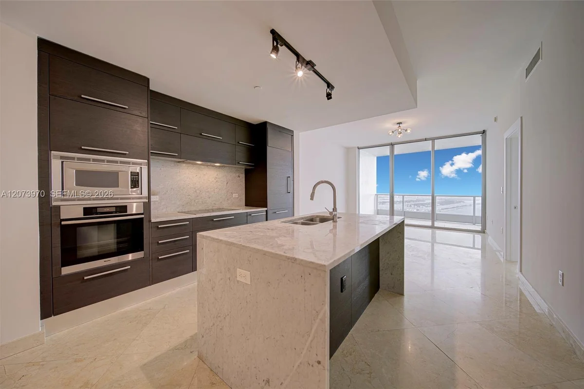 900 Biscayne Blvd #5203, Miami: photo 1 of 29